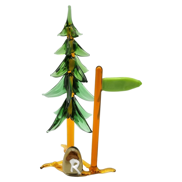 Tannenbaum mit Wegweiser und Rennsteigstein